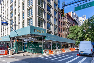 250 East 21st Street in New York, NY - Building Photo - Building Photo