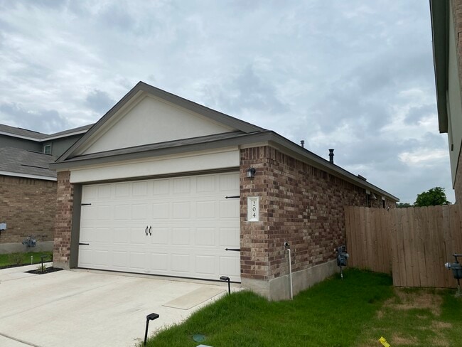 204 Sunset Deer Ln in Andice, TX - Building Photo - Building Photo