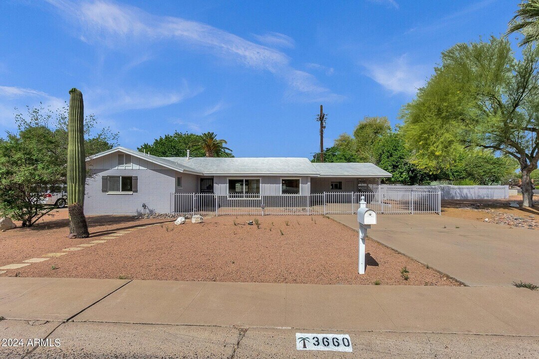 3660 N 52nd St in Phoenix, AZ - Building Photo
