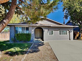 1101 Woodridge Dr in Vacaville, CA - Building Photo