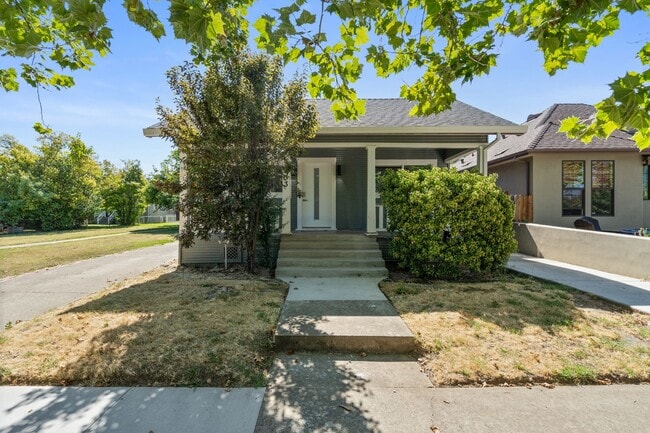 property at 1633 35th St