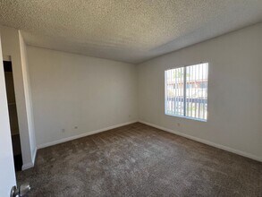 6126 Beadnell Way in San Diego, CA - Building Photo - Building Photo