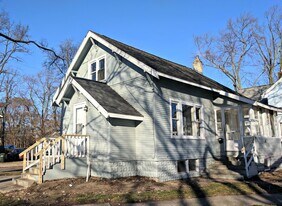 1251 Kenneth St in Muskegon, MI - Building Photo