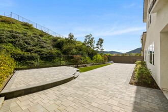 2754 Overlook Point Dr in Escondido, CA - Building Photo - Building Photo