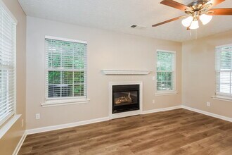 966 Windcroft Cir NW in Acworth, GA - Foto de edificio - Building Photo