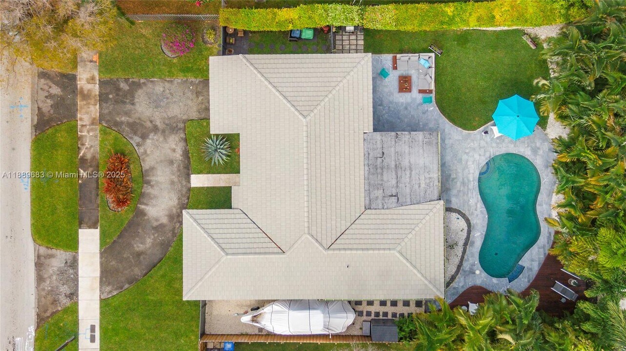 425 NE 114th St in Miami, FL - Building Photo
