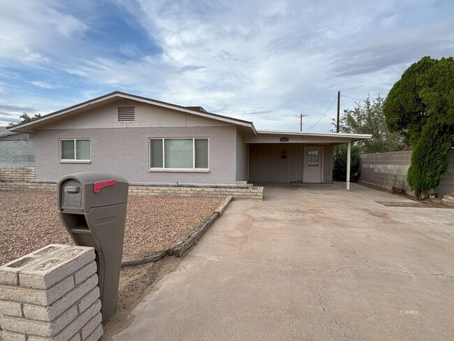 property at 1202 Santa Fe St
