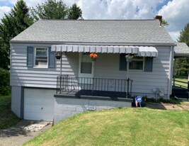 5 Helen St in Coraopolis, PA - Building Photo