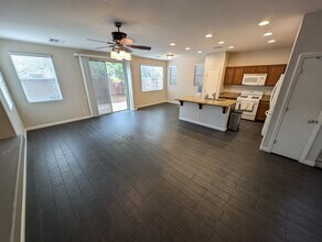 7570 Dobroyd Dr in Las Vegas, NV - Building Photo - Building Photo