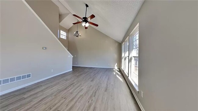 21670 S Main St in Spring Hill, KS - Foto de edificio - Building Photo