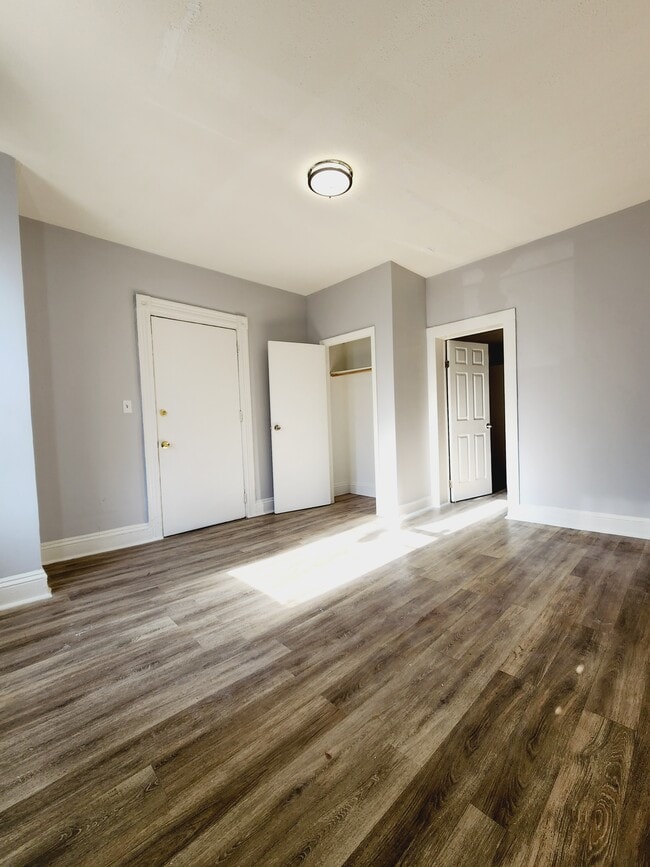 72 Van Nostrand Ave, Unit 1 in Jersey City, NJ - Foto de edificio - Building Photo