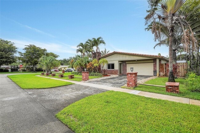 property at 1518 N Yale Dr