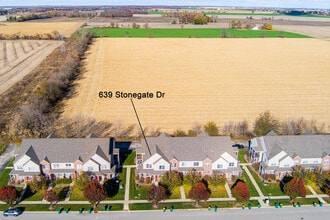 639 Stonegate Dr in Sycamore, IL - Building Photo - Building Photo