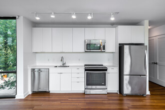 Hendrix Apartments in Washington, DC - Building Photo - Interior Photo