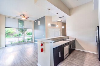 Tenth & College Village in Bloomington, IN - Foto de edificio - Building Photo