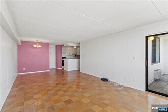 250 Gorge Rd in Cliffside Park, NJ - Building Photo - Building Photo