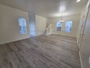 3855 Louis Krohn Dr in Santa Rosa, CA - Building Photo - Building Photo