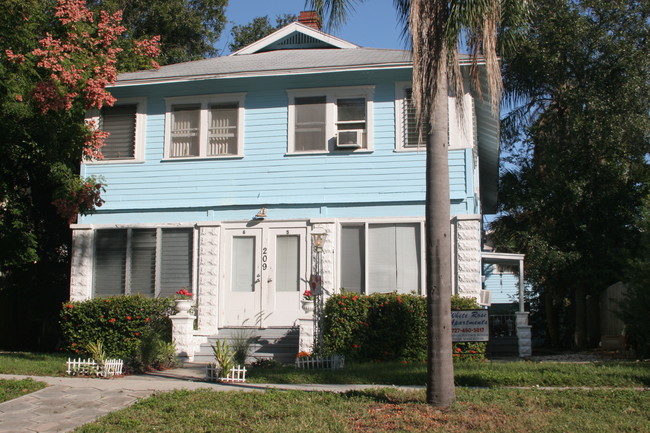 209 11th Ave N in St. Petersburg, FL - Building Photo - Building Photo