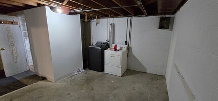 2027 Glenbrook Dr in Des Moines, IA - Building Photo - Building Photo