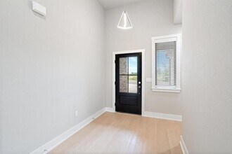 6911 Orange Ave in Bentonville, AR - Building Photo - Building Photo