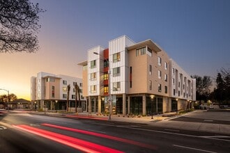 399 Blossom Hill Rd in San Jose, CA - Foto de edificio - Building Photo