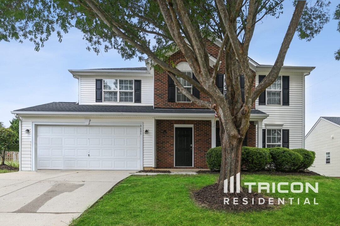 8605 Appledale Dr in Charlotte, NC - Building Photo