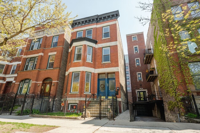 241 W Scott St, Unit 3