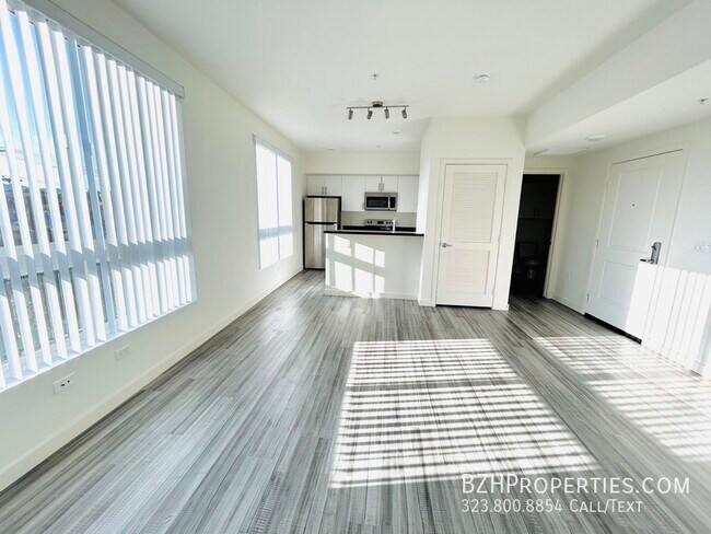 1339 1/2 N Alvarado St, Unit 501 in Los Angeles, CA - Building Photo - Building Photo