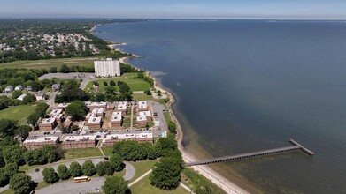 Crossroads Landing East in Norfolk, VA - Foto de edificio - Building Photo