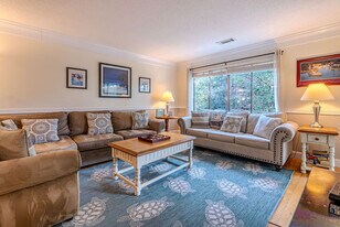 36 Deallyon Ave, Unit SI ID1498585P in Hilton Head Island, SC - Building Photo