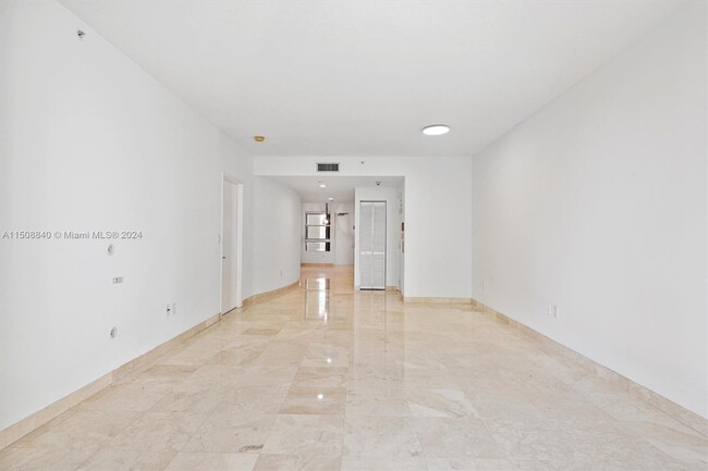 717 Crandon Blvd in Key Biscayne, FL - Building Photo - Building Photo