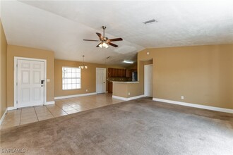 3055 NW 3rd Pl in Cape Coral, FL - Foto de edificio - Building Photo
