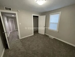 1423 E Resthaven Rd in Peoria, IL - Foto de edificio - Building Photo