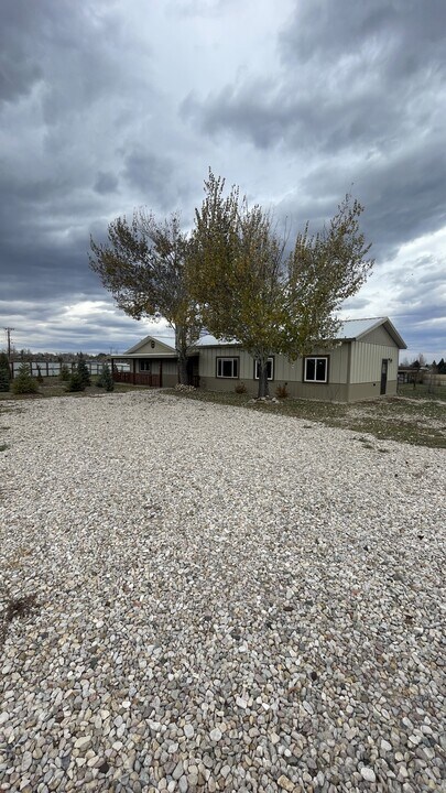 1 Crystal Creek Dr in Sheridan, WY - Building Photo