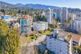 Hollyhill Towers in West Vancouver, BC - Building Photo - Building Photo