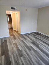 731 N Pine Island Rd, Unit 402 in Plantation, FL - Building Photo - Building Photo