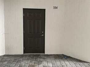15520 SW 136th St-Unit -104 in Miami, FL - Building Photo - Building Photo