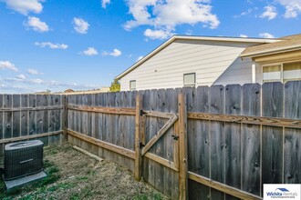 327 N Zachary Dr in Derby, KS - Building Photo - Building Photo