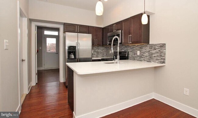 400 S 45th St in Philadelphia, PA - Building Photo - Building Photo