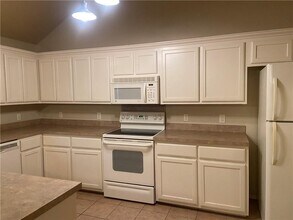 2 Radcliffe Dr in Bella Vista, AR - Building Photo - Building Photo