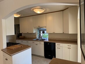 7661 Wandering Dr in Anchorage, AK - Building Photo - Building Photo
