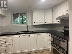 63 Pinegrove Ave in Toronto, ON - Building Photo - Building Photo