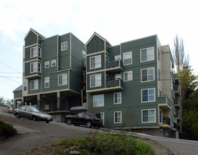 Jade Mountain Condominiums in Seattle, WA - Building Photo - Building Photo