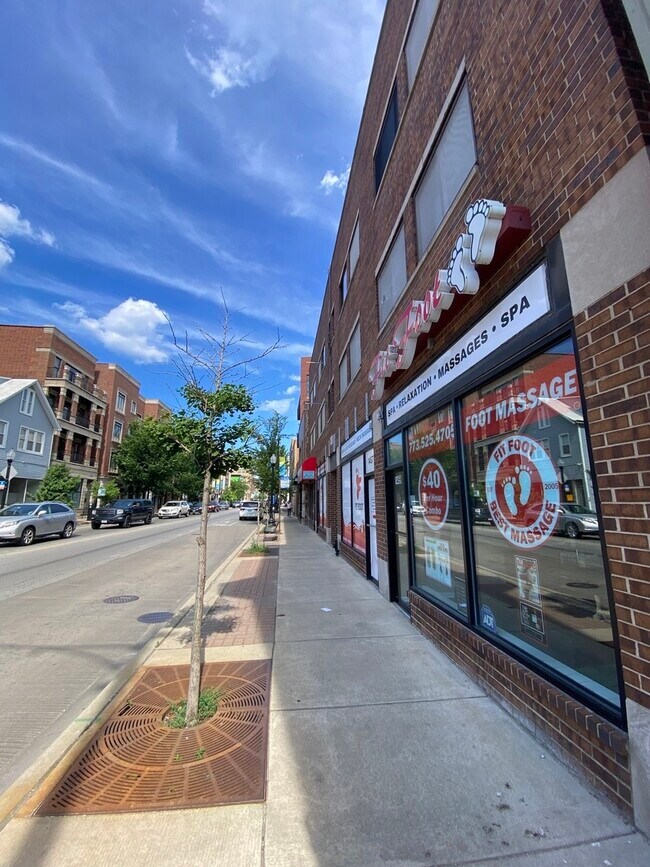 property at 1455 W Fullerton Ave