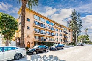 1154 S Barrington Ave in Los Angeles, CA - Building Photo