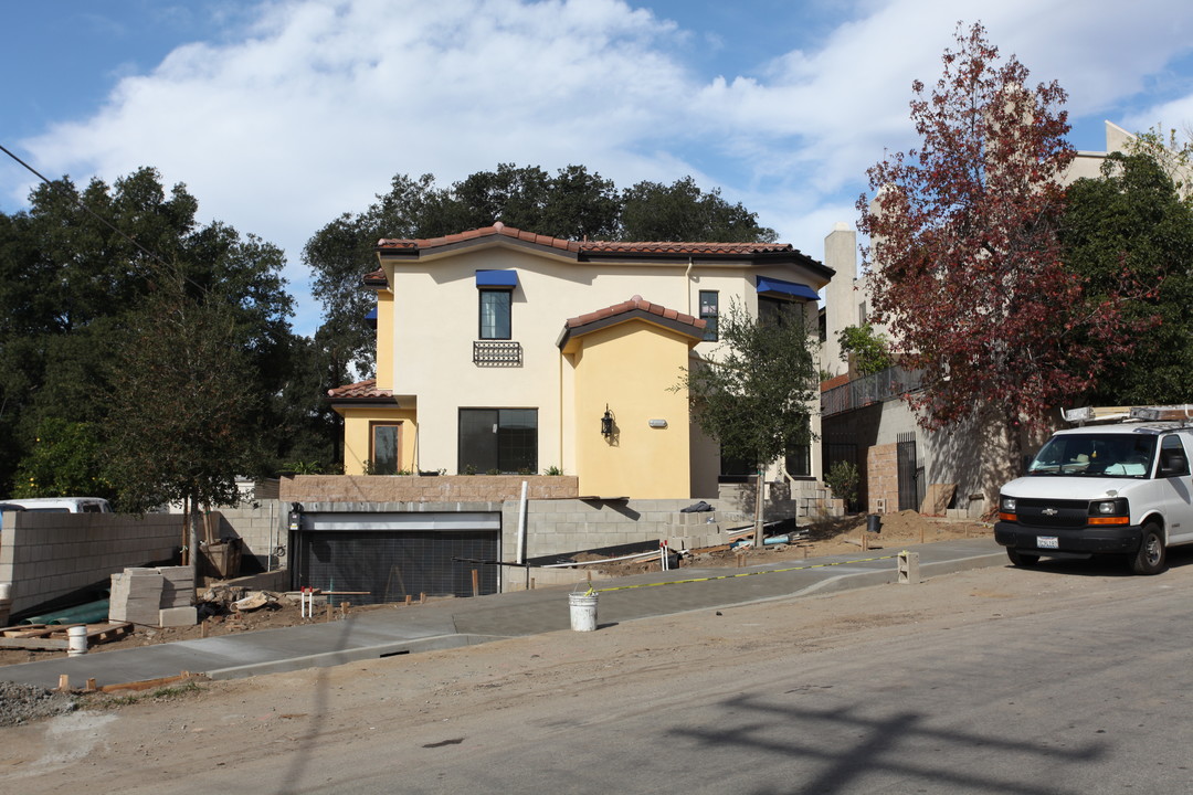 3138-3142 Montrose Ave in La Crescenta, CA - Building Photo