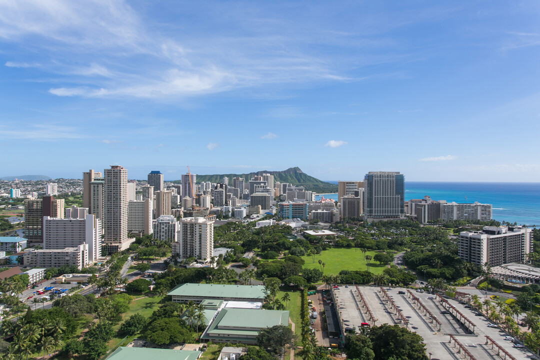 1910 Ala Moana Blvd, Unit 38B in Honolulu, HI - Building Photo