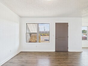 1602 9th St in Marble Falls, TX - Foto de edificio - Building Photo