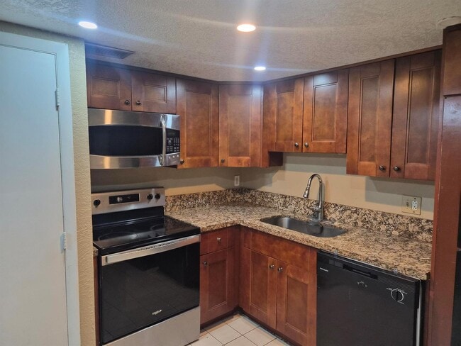 4166 Inverrary Dr, Unit 403 in Lauderhill, FL - Building Photo - Building Photo