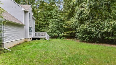 232 Woodmont Dr in Coventry, CT - Foto de edificio - Building Photo